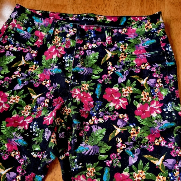 Floral Suko Jeans ๐๐ธ - Picture 7 of 8